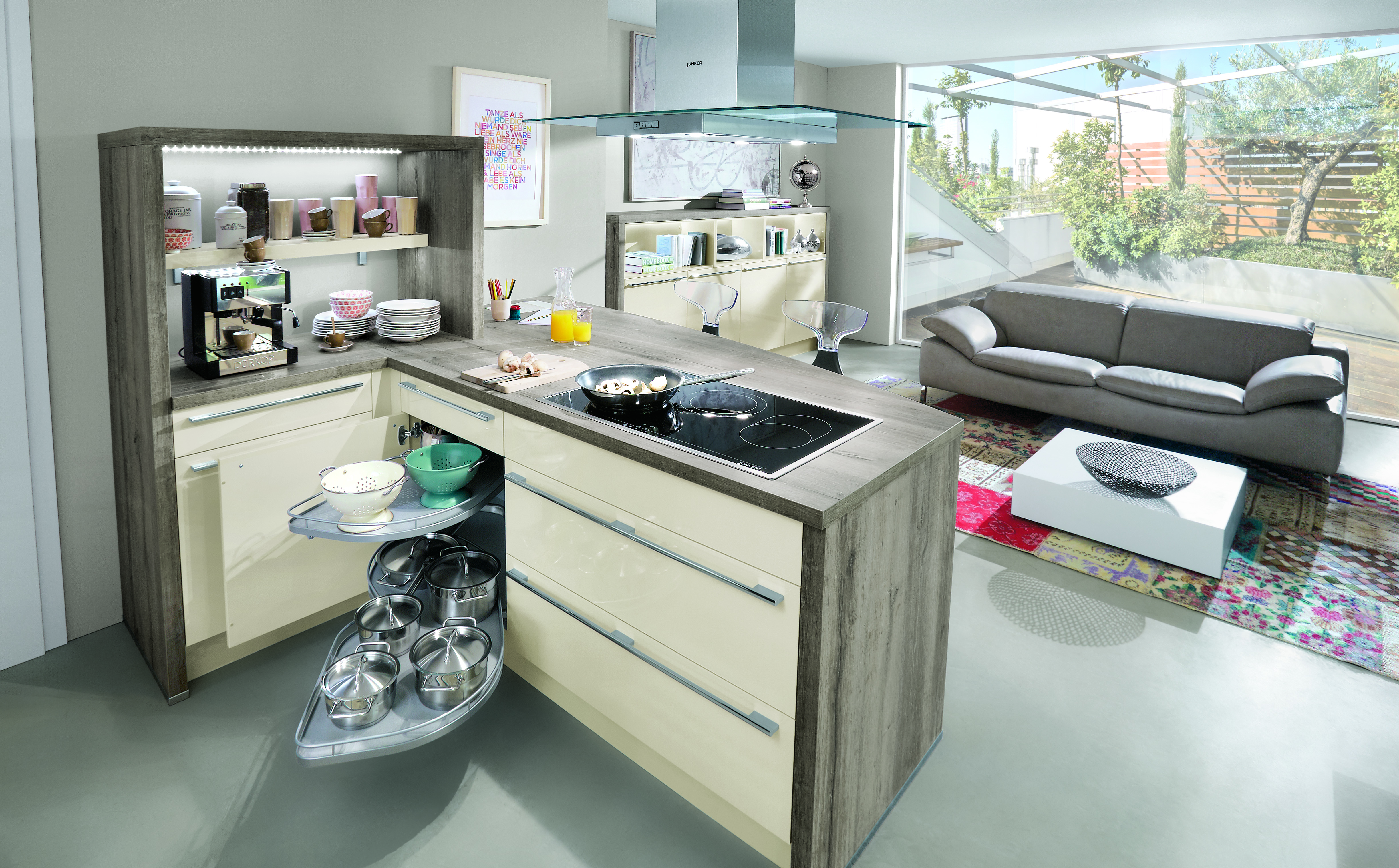 Ein Raum, drei Küchen - Küche&Co